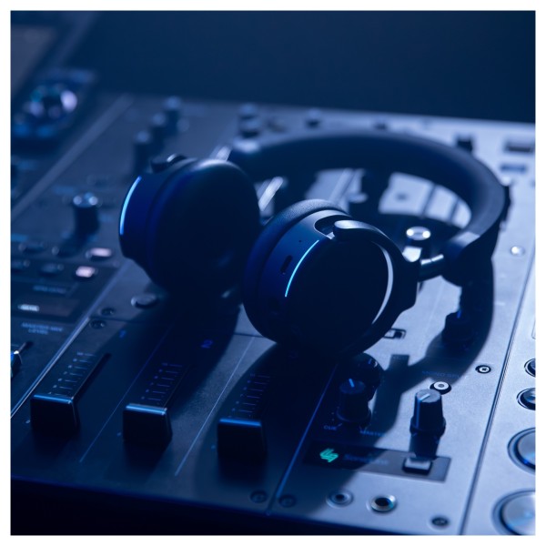 AlphaTheta HDJ-F9 Wireless DJ Headphones - Lifestyle 5