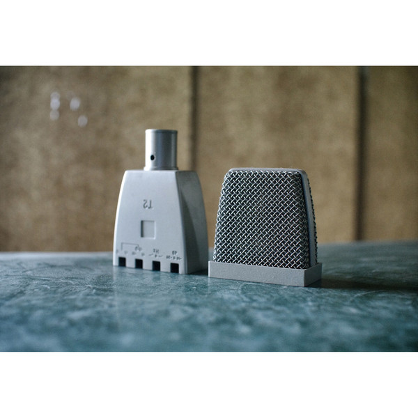 sE Electronics sE-T2 Microphone - in half 