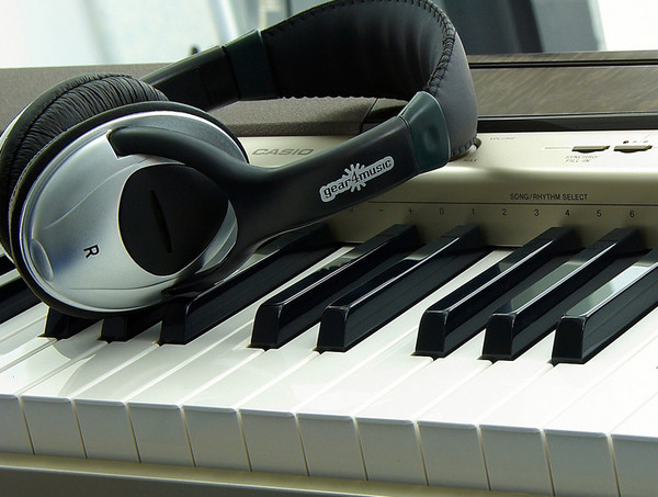 DISC Casio Privia PX-120 Piano + Stand and Bench | Gear4music
