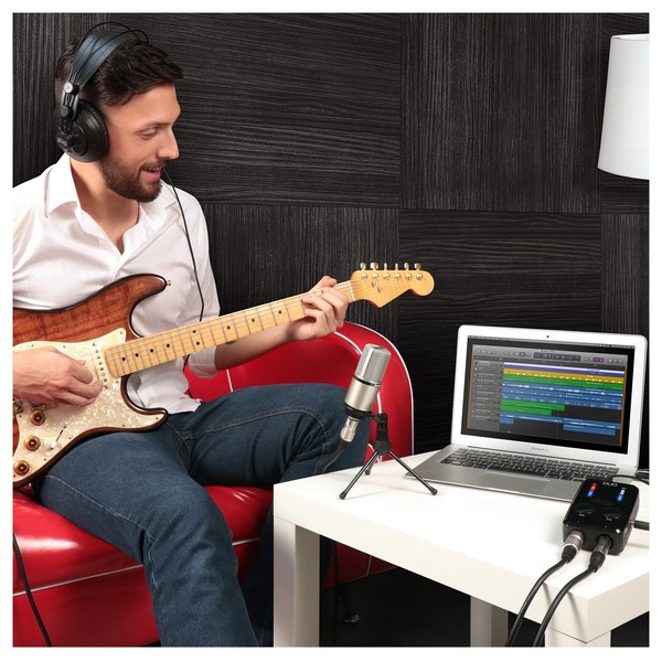 IK Multimedia iRig Pro Studio Suite - Lifestyle