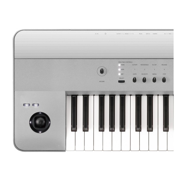 |Korg Krome 73 close up keys