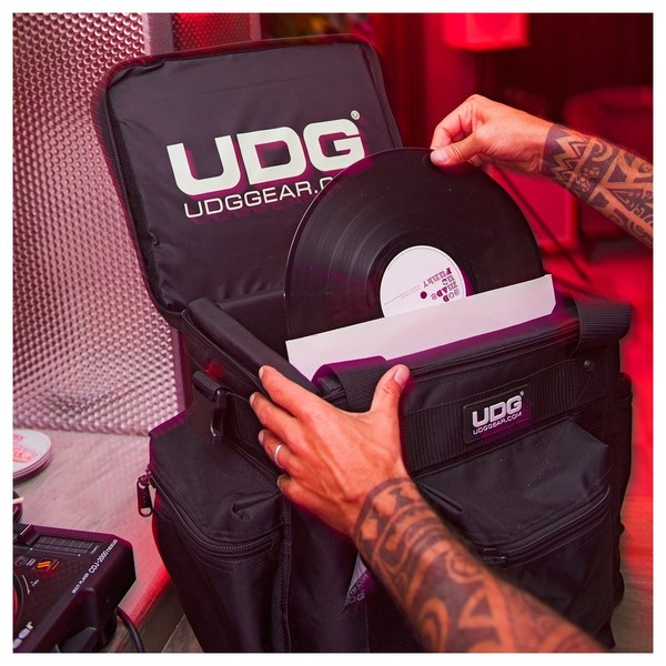 UDG Vinyl Record SoftBag LP 90 Large - Lifestyle 2