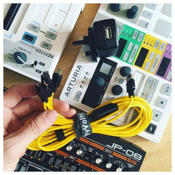 MyVolts Roland Boutique 5 Way USB Splitter Power Supply - Lifestyle