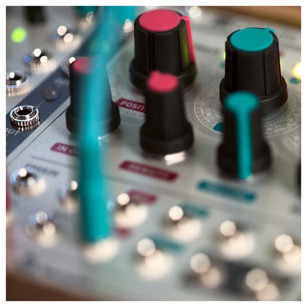 Mutable Instruments Clouds Texture Synthesizer at Gear4music