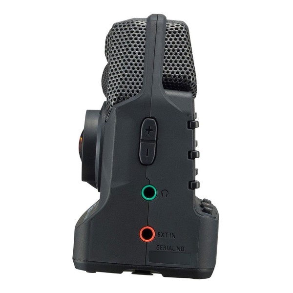 DISC Zoom Q2n Handy Video Recorder with Accessory Pack at Gear4music