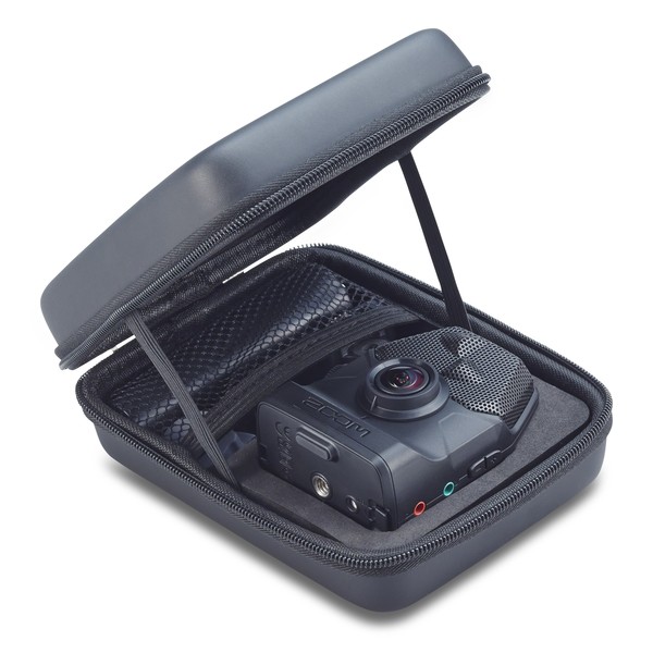 DISC Zoom Q2n Handy Video Recorder with Accessory Pack at Gear4music