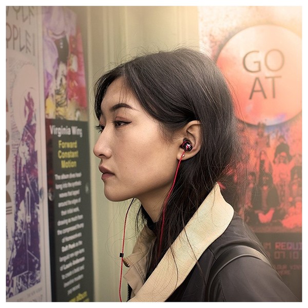 SoundMAGIC E10 In-Ear Headphones, Silver - Lifestyle 1