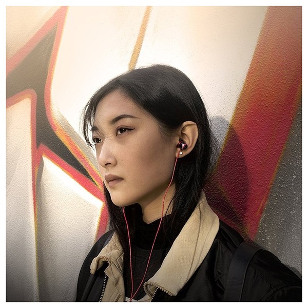 SoundMAGIC E10 In-Ear Headphones, Gold - Lifestyle 3