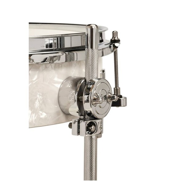 DW Performance Series 20'' 4pc LowPro kit - White Marine - Stabilising Arm Shot