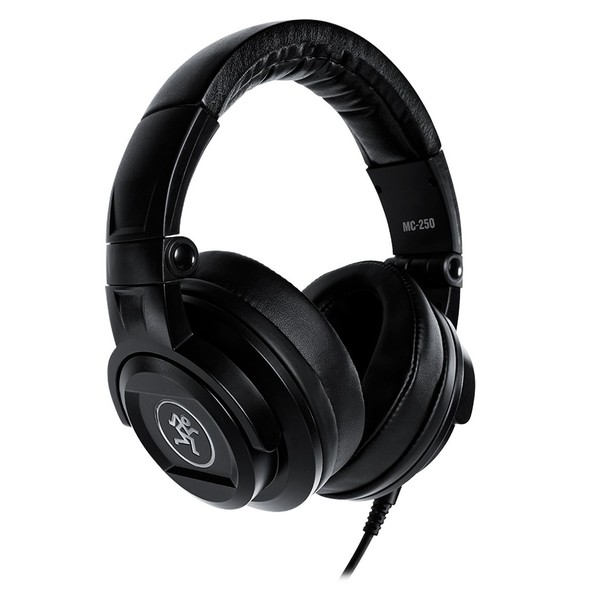 Mackie MC-250 - Angled 2