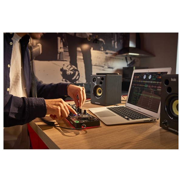 Hercules DJ Control Starlight - Lifestyle 1