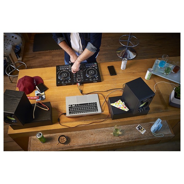 Hercules DJ Control Inpulse 300 - Lifestyle 2