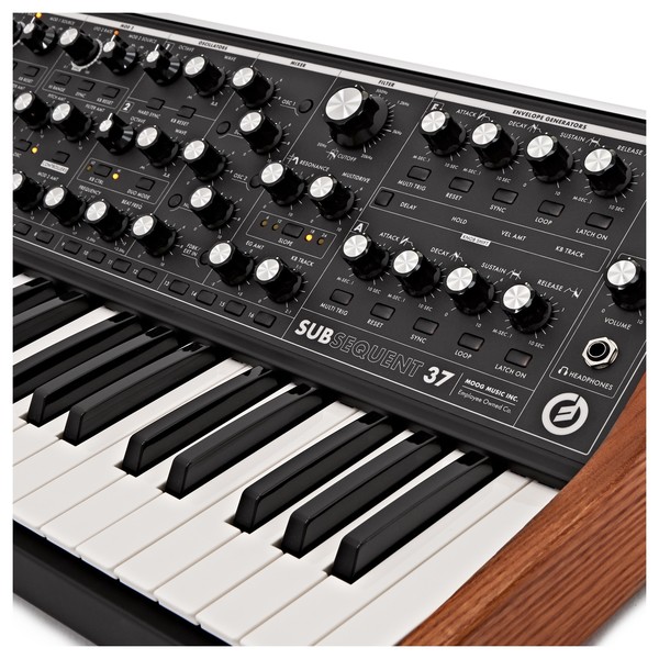 Moog Subsequent 37 Analog Synthesizer at Gear4music