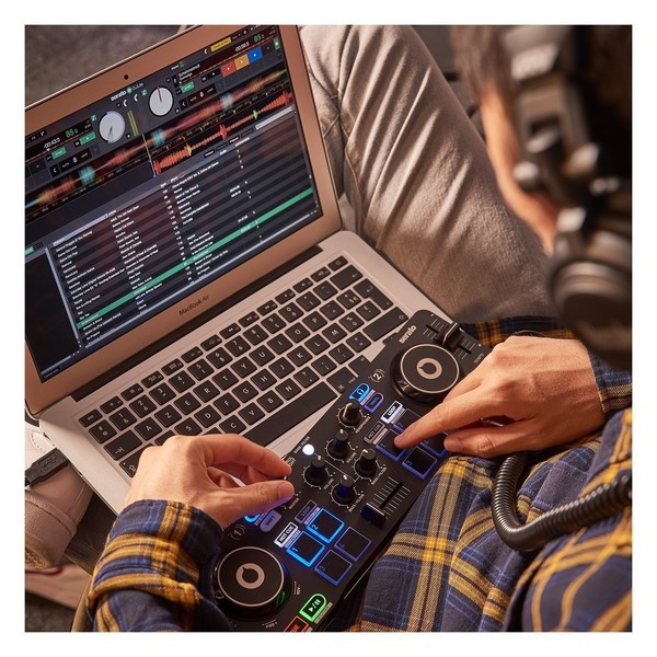Hercules DJStarter Kit - Lifestyle 4