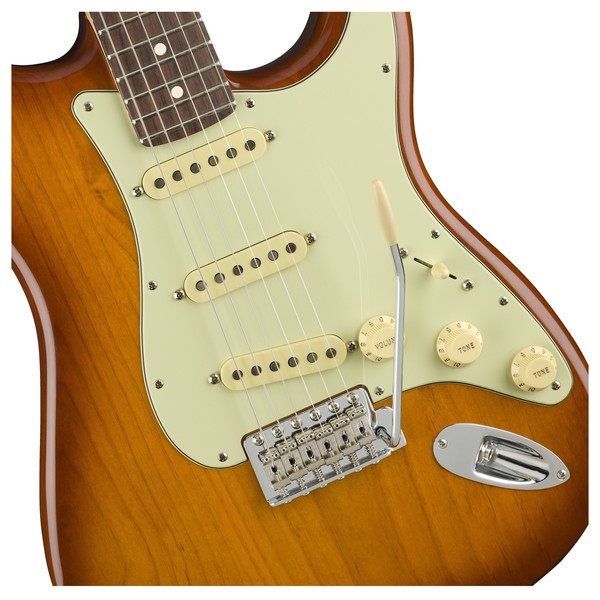 Fender American Performer Stratocaster RW, Honey Burst at Gear4music