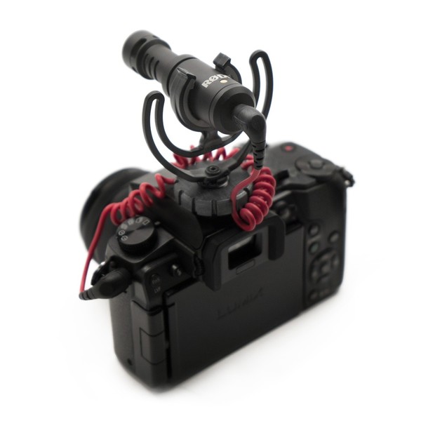 Rode Compact On-Camera Microphone - Application (camera not included)