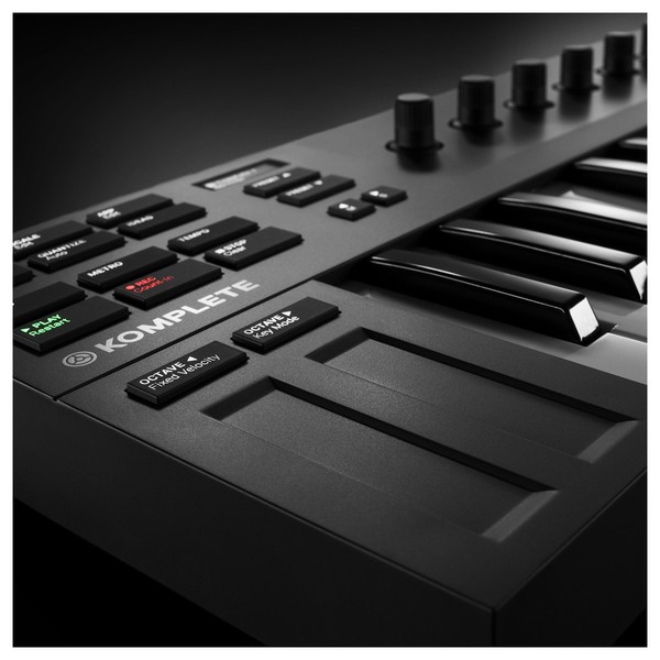 Native Instruments Komplete Kontrol M32 at Gear4music
