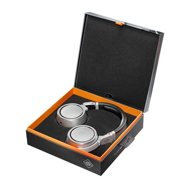 Neumann NDH 20 Closed Back Studio Headphones Box Open