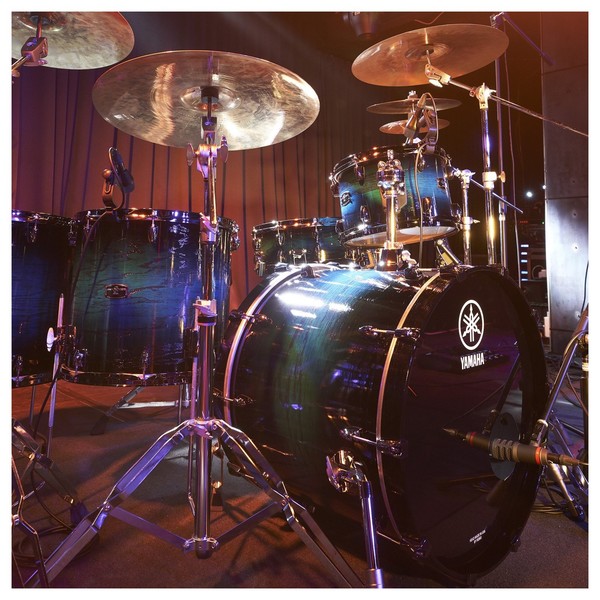 Yamaha Live Custom Hybrid Oak 22'' 4pc Shell Pack On Stage