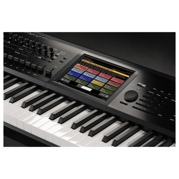 DISC Korg Kronos 2 88 Music Workstation with Gator Hard Case at