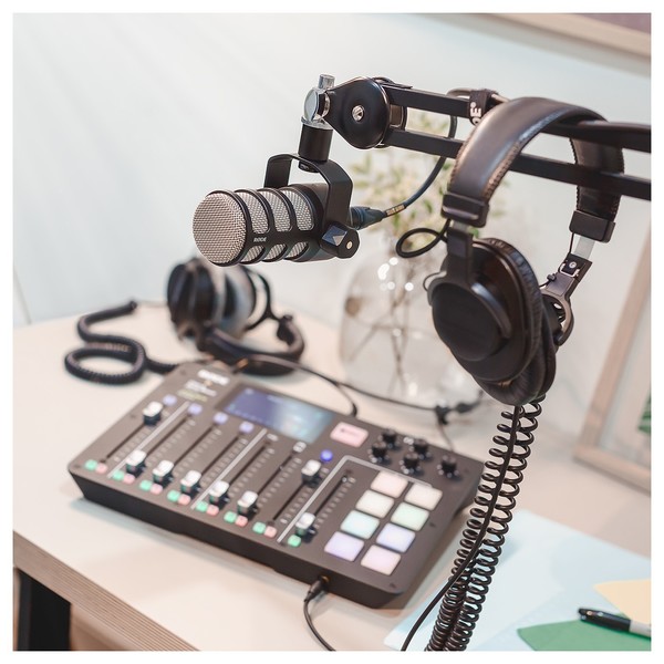 Rode PodMic Dynamic Podcasting Microphone - With Console