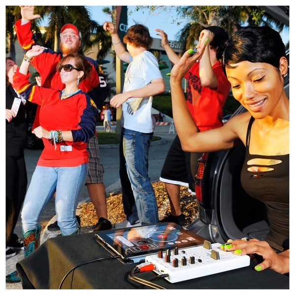 IK Multimedia iRig MIX - Lifestyle