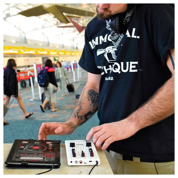 IK Multimedia iRig MIX Mobile Mixer for iPhone, iPod Touch and iPad - Lifestyle 3
