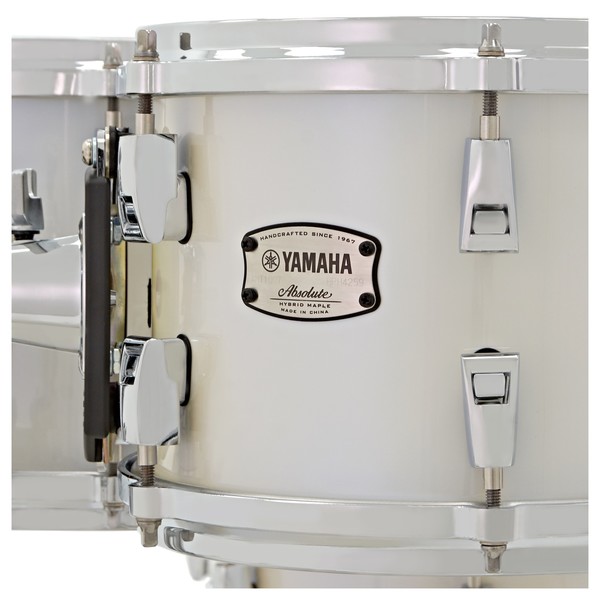 Yamaha Absolute Maple Hybrid 22" 4pc Shell Pack, Polar White logo