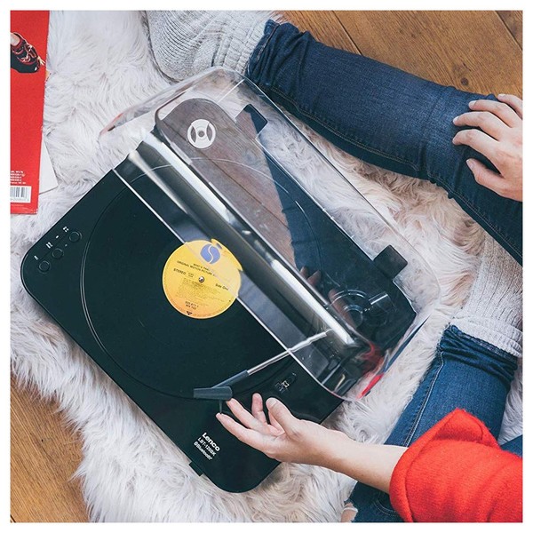Lenco Bluetooth Turntable - Lifestyle