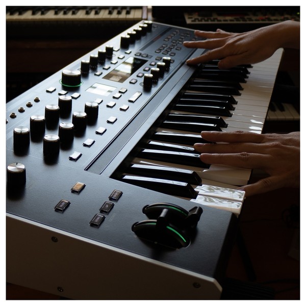 ASM Hydrasynth - Lifestyle 2