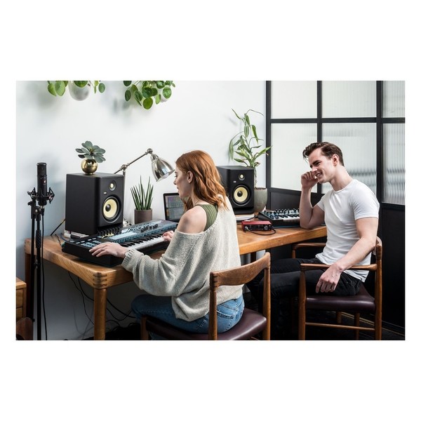 Focusrite Audio Interface - Lifestyle 4