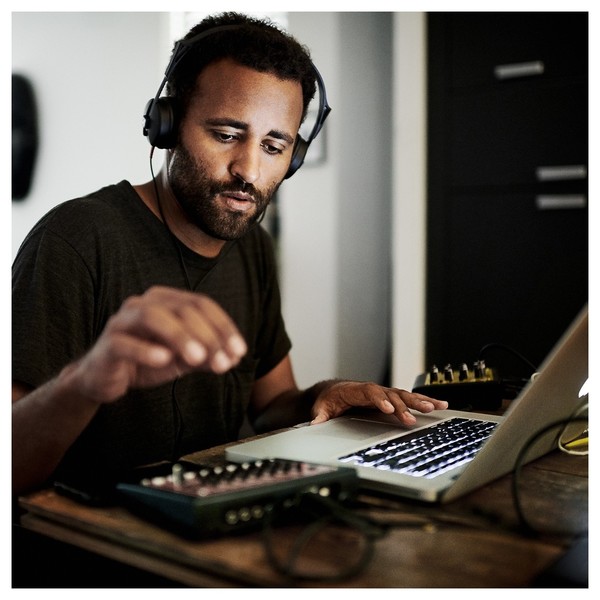 Sennheiser HD 25 Light Headphones at Gear4music