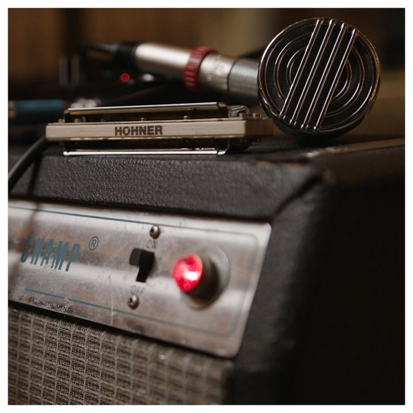 sE Electronics Harp Blaster - Lifestyle