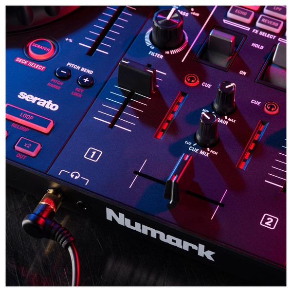 Controlador de DJ Numark Mixtrack Platinum FX | Gear4music