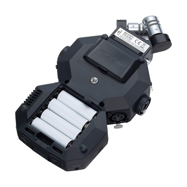 Zoom H8 - Rear with batteries