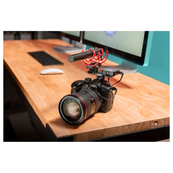 Rode DCS-1 Dual Coal Shoe Mount - Lifestyle 2