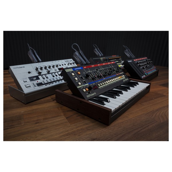 Roland WM-1 Wireless MIDI Adaptor - Lifestyle 4