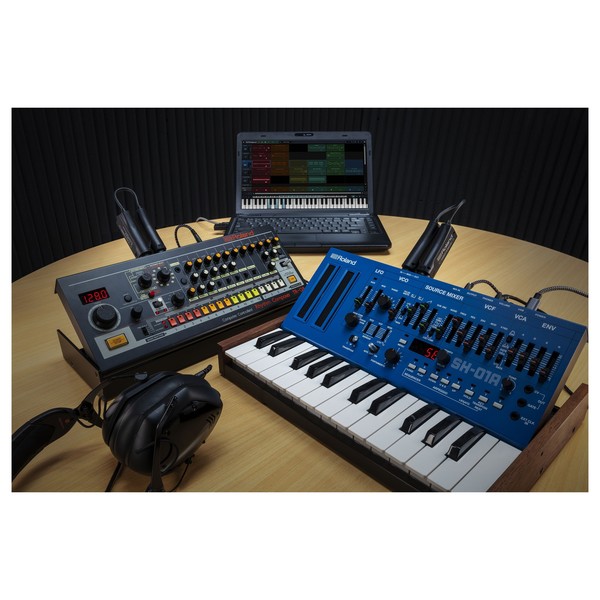 Roland WM-1D Wireless MIDI Dongle - Lifestyle 2