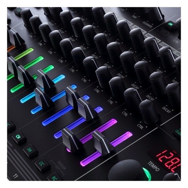 Roland TR-8S - Detail
