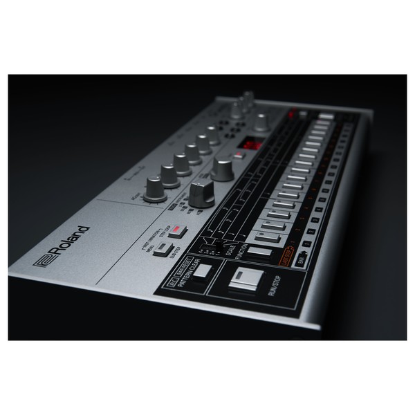 Roland Boutique TR-06 Rhythm Composer - Lifestyle 3