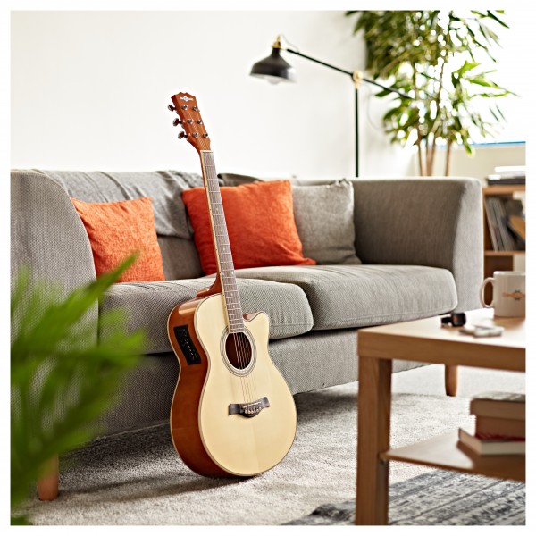 Single Cutaway Electro Acoustic + Accessory Pack