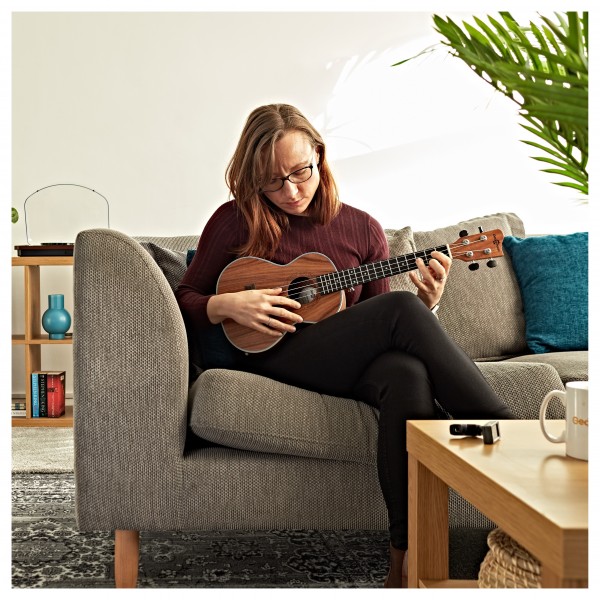 Koa Tenor Electro-Ukulele Pack by Gear4music