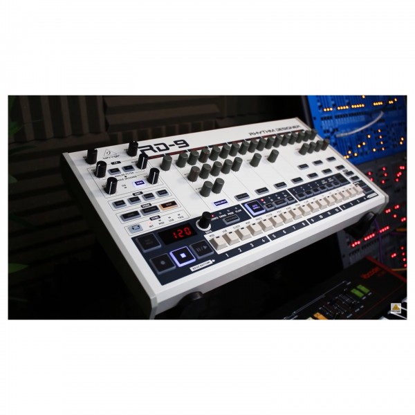 Behringer TR-909 Drum Machine - Lifestyle