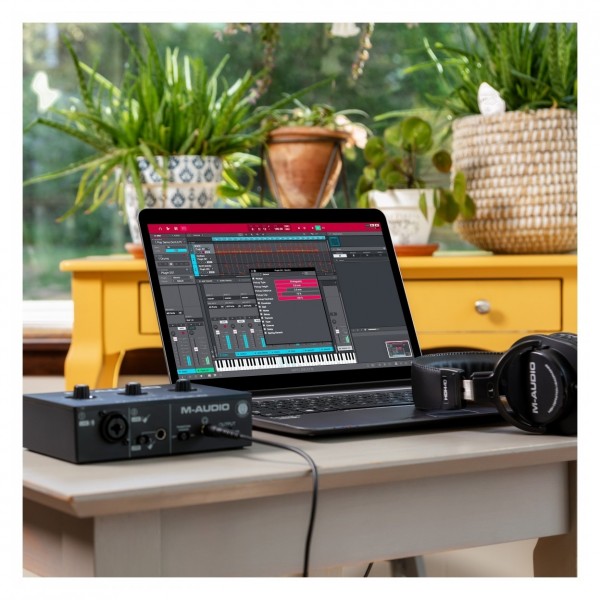 M-Audio M-Track - Lifestyle 2