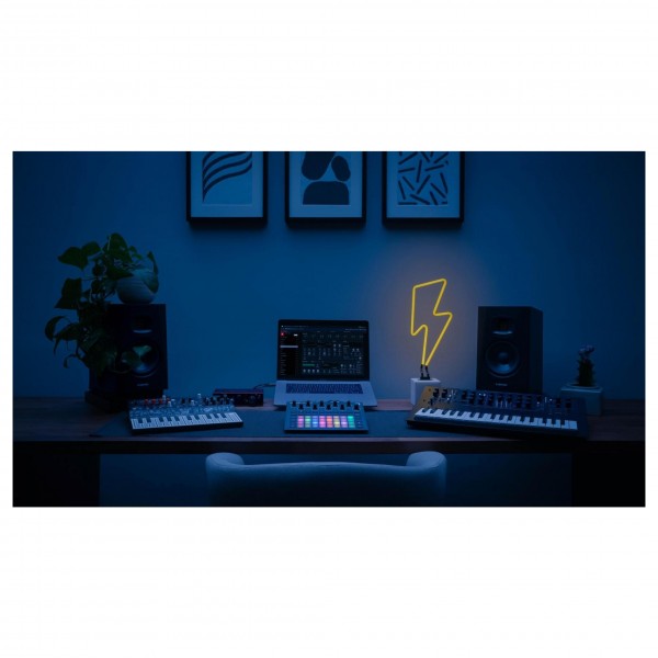 Novation Circuit Tracks - Lifestyle 1