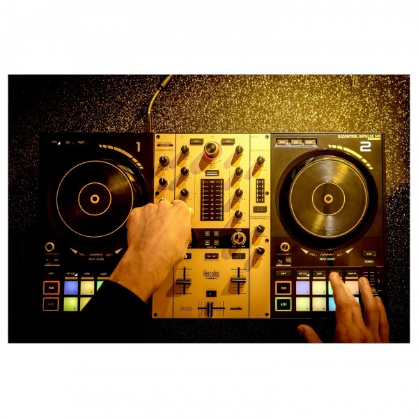Hercules DJ Control Inpulse 500, Limited Edition Bundle - Lifestyle 3