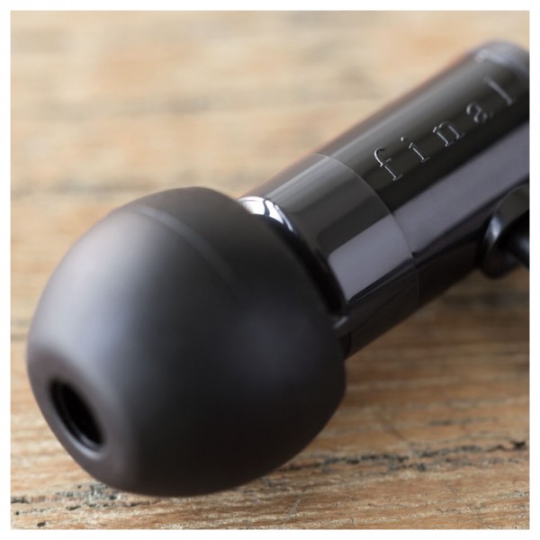 Final E1000C In-Ear Headphones - Lifestyle 2