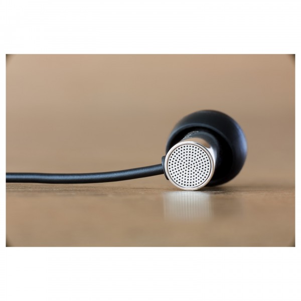 E3000 In-Ear Headphones - Lifestyle 2