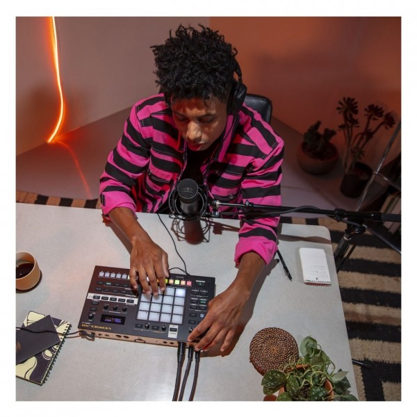 Verselab Sampler and Sequencer - Lifestyle 2