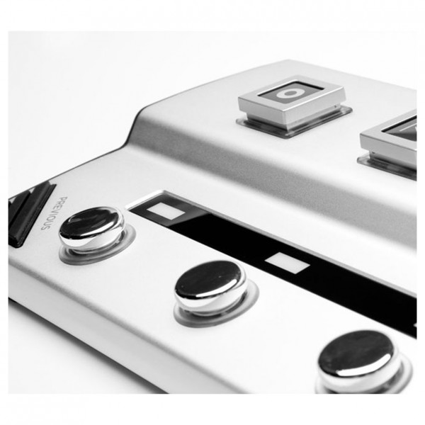 Apogee GiO USB Guitar Interface and Foot Controller for Mac - Close Up 1